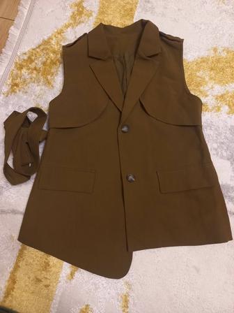 Жилетка коричневый