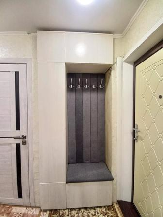 Срочно продам прихожий шкаф.