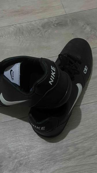 Продам кроссовки Nike CR7
