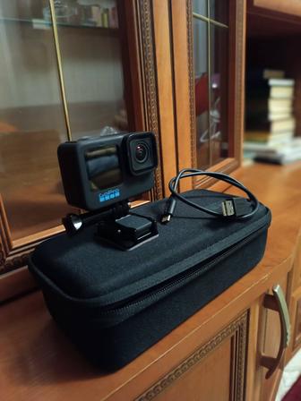 Продам экшн камеру Go Pro 10 в отличном состоянии.