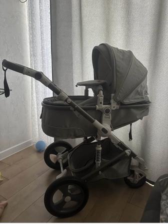 Продаю коляску teknum , в подарок ходунки и одежда для малыша
