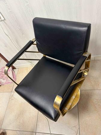 Парикмахерское кресло