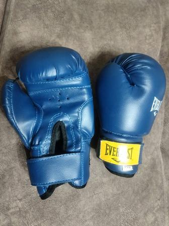 Продам боксерские перчатки