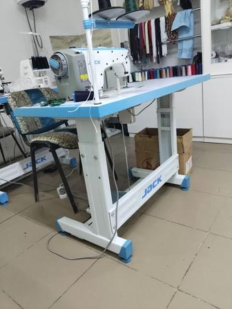 Продам швейную машину f4 Jack