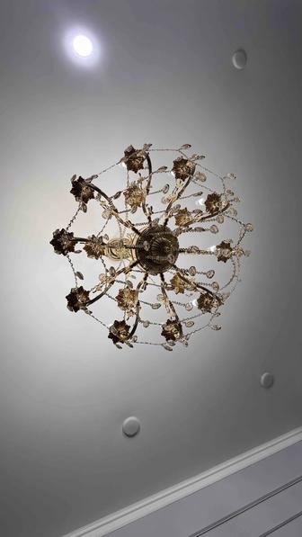 Продаю люстру