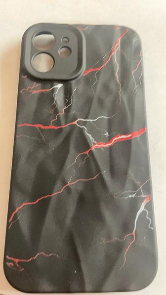 Чехол для iPhone 12 с мраморным рисунком (черный с красными прожилками)