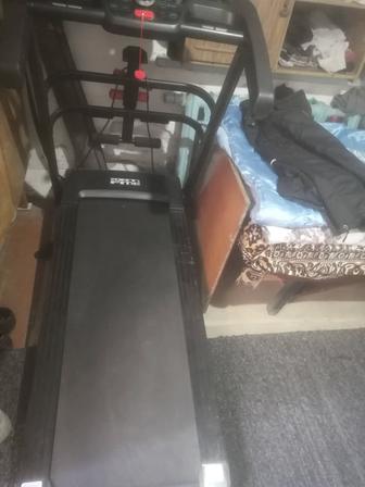 Продам беговую дорожку. Состояние отличное. Купили летом в августе.