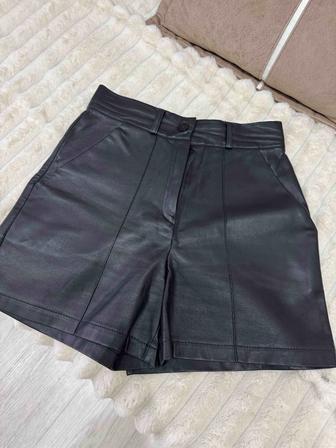 Кожаные шорты