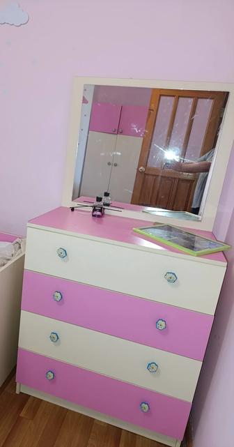 2 кровати, комод и шкаф