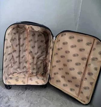 ПРОДАМ ДЁШЕВО чемодан, СРЕДИЙ, (24х32х54см), ручная кладь, крепкий ЕС бу