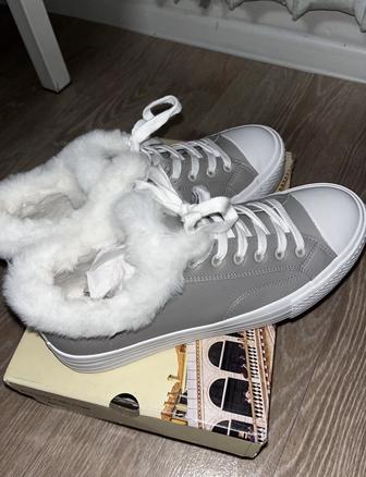 продам зимние кроссовки