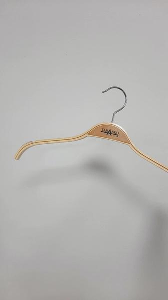 Продаю плечики для одежды.