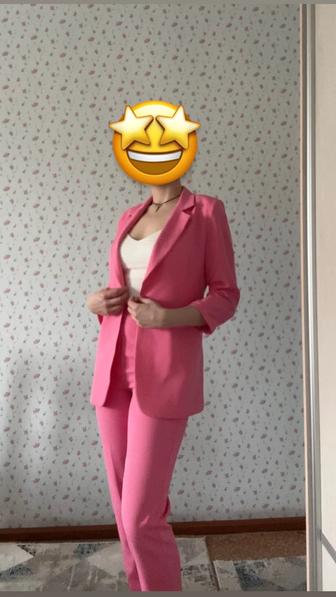 Продам женский костюм