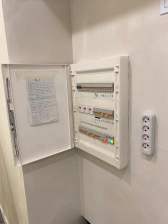Электрик монтаж люстр спотов бра розеток выключателей сборка щита качество!