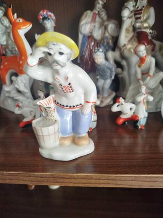 Фарфоровая статуэтка