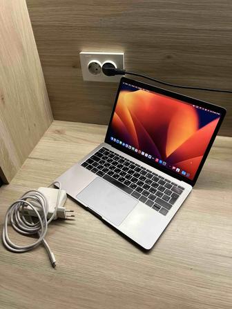 Продам MacBook Pro 2017 года, в идеале