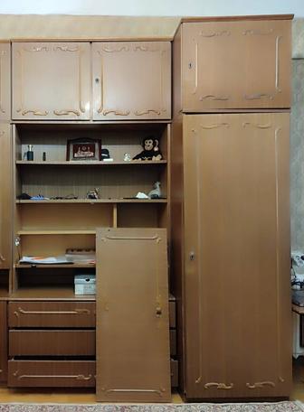 Мебельная стенка продается до 15 марта