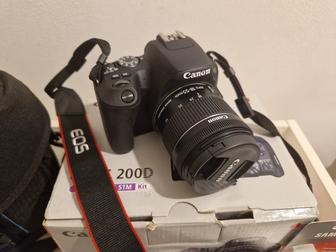 Продам фотоаппарат Canon EOS 200D