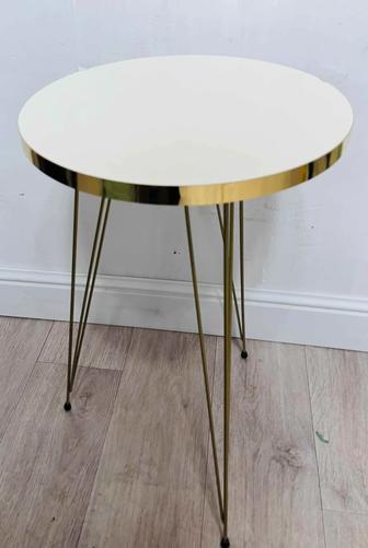 Продам декоративные столики для демонстрации товаров