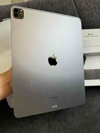 Ipad pro 12.9 wifi 2022, 256Г5 apple Magic Keyboard