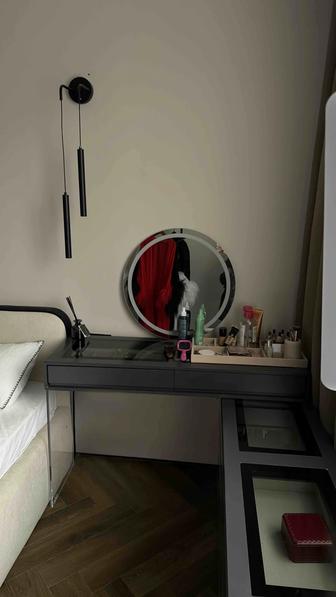 Продам туалетный столик