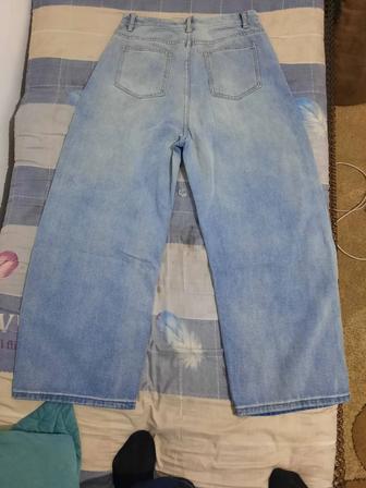 Женские джинсы