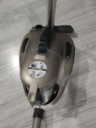 Пылесос с контейнером для пыли Tefal Compact Power TW3786RA