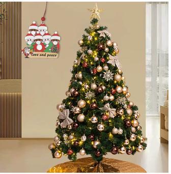 Елка с игрушками