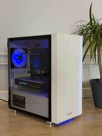 Игровой компьютер / белый компьютер