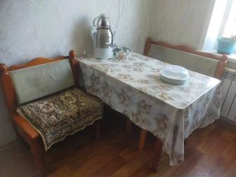 Продам кухонный стол и кухонный уголок