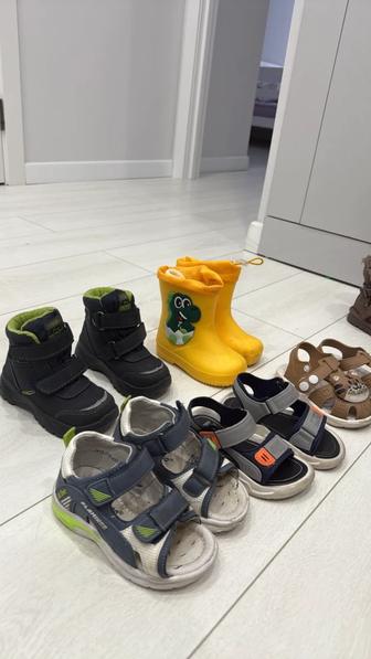 Продам набор обуви для мальчика 22-24 размер (сапоги котофей, сандали)