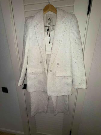 Брючной костюм