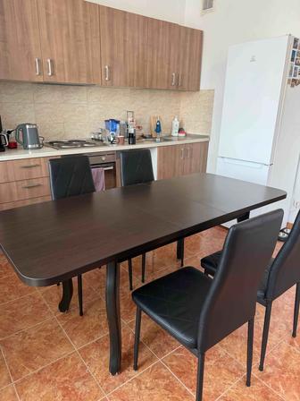 Продам стол и стулья кухонные