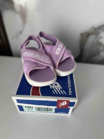 Продам детские New balance оригинал сандали