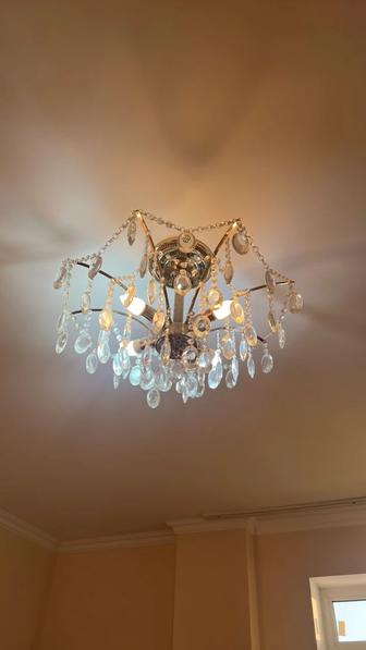Продам люстру