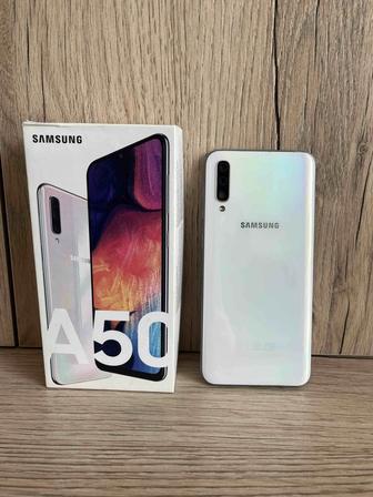 Samsung A50 телефон