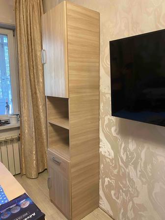 Продам два одинаковых шкафа, раскрытие дверок у 1 - вправо, у 2 - влево