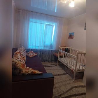 Продам детскую кровать белого цвета в отличном состояний!