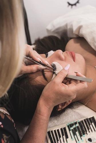 Наращивание ресниц и шугаринг к вашим услугам. Стаж 7 лет