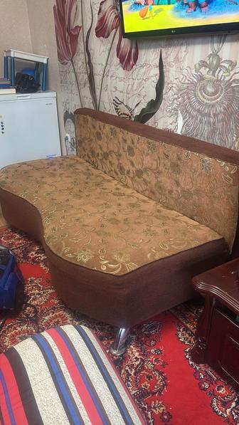 Продам диван в хорошем состоянии