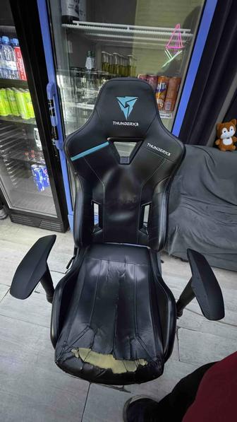 Продам Б/У Игровые кресла ThunderX3