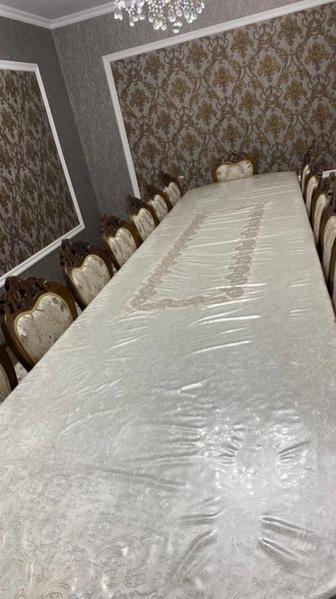 Стол и стулья для зала