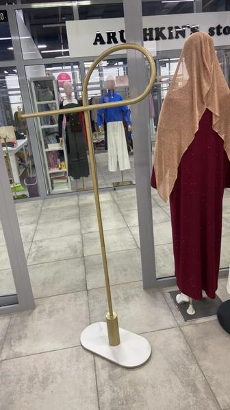 стойка вешалки