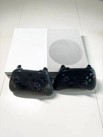 Xbox One S 2 геймпада