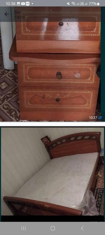 Спальный кровать / тахта/ вместе матрасом, и 2 тумбочка.