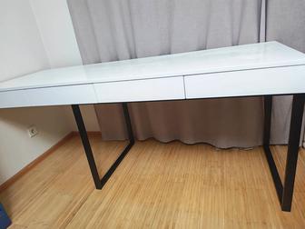 Продаю удобный письменный стол, в комплекте шкаф