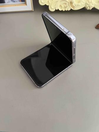 Срочно продам телефон Samsung Z flip 4