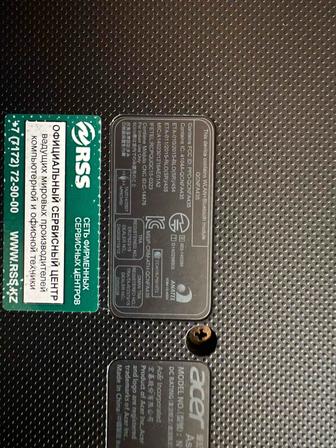 Продам Ноутбук Acer в хорошем состоянии Bluetooth-мышь и зарядка