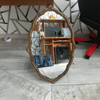 Настенное зеркало