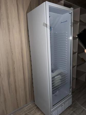 Продам холодильник витринный